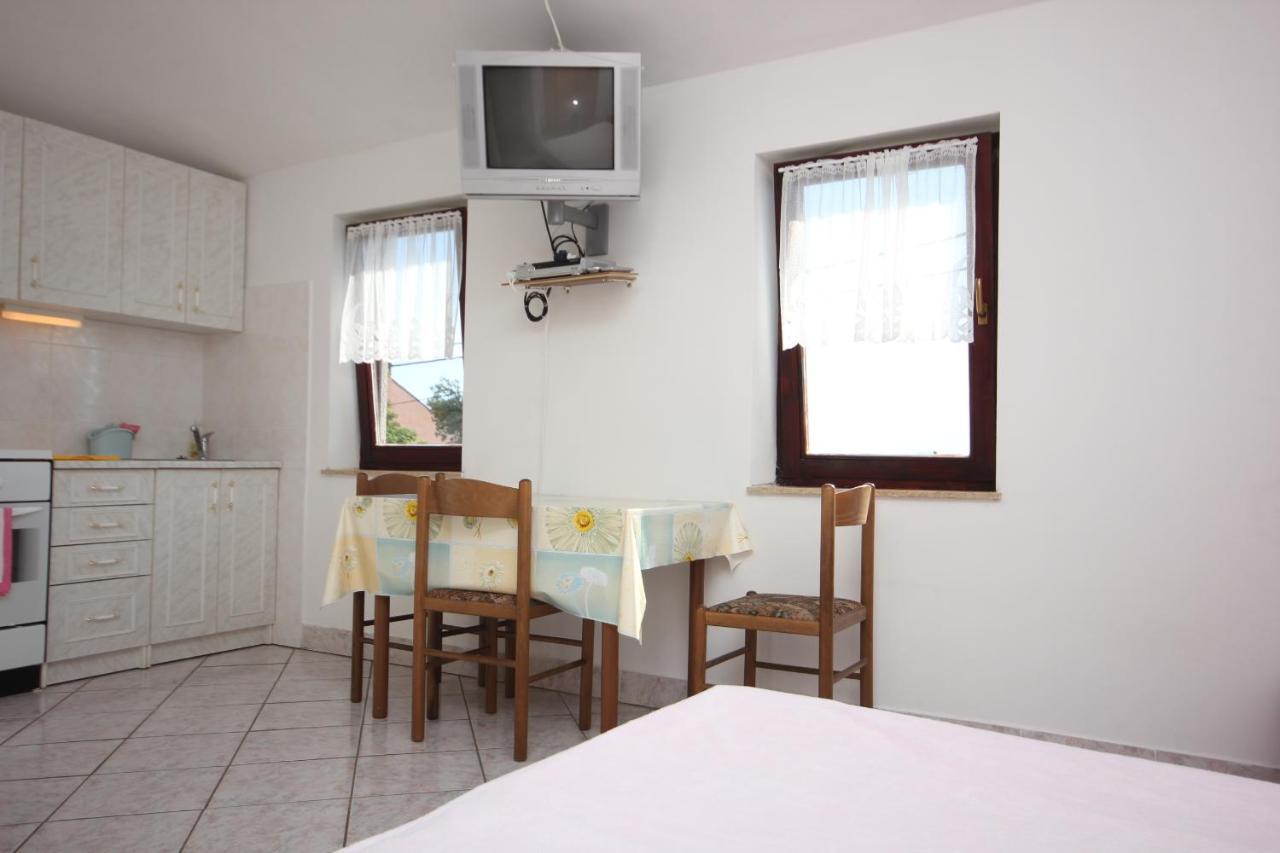 Apartments With A Parking Space Punta Kriza, Cres - 383 Eksteriør billede